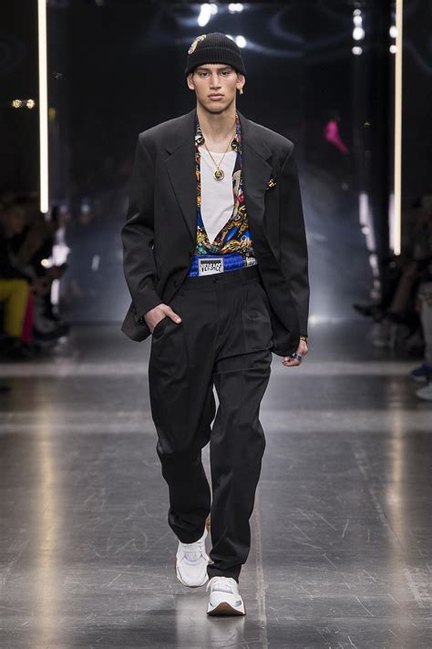 costume versace homme 2019|VERSACE MAN FALL WINTER 2019.